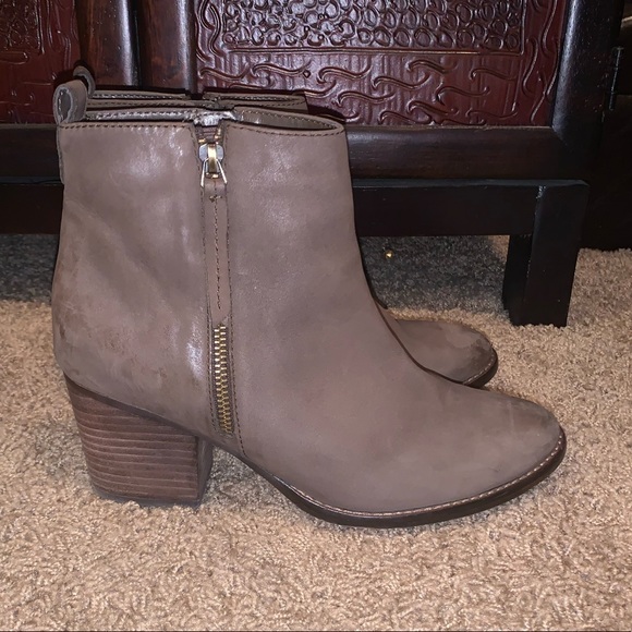 Blondo Vegas Waterproof Bootie - Picture 5 of 9